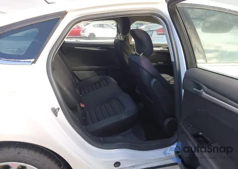 2013 Ford Fusion Se z USA, uszkodzony, nr VIN 3FA6P0HRXDR366813